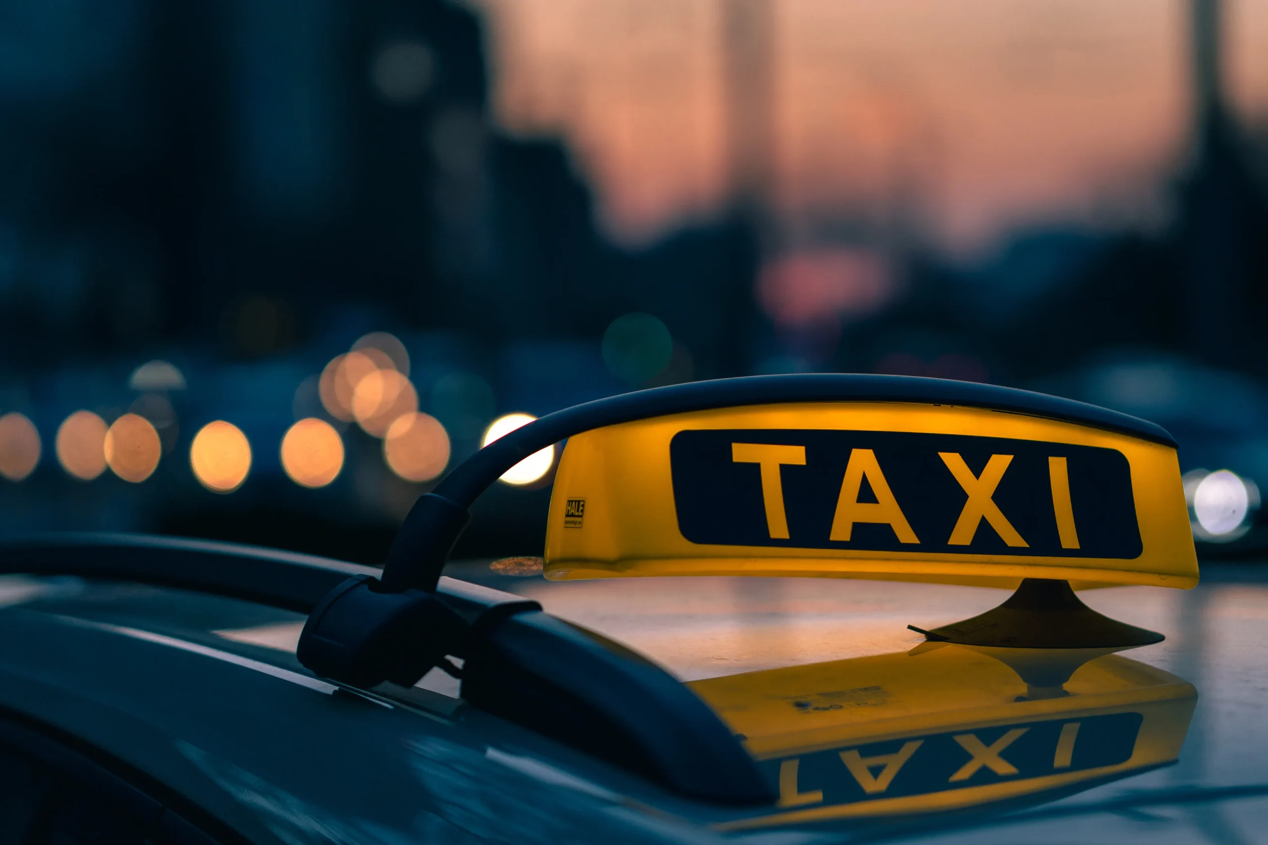 Arbetsbild kopplad till billig taxi i Kalmar